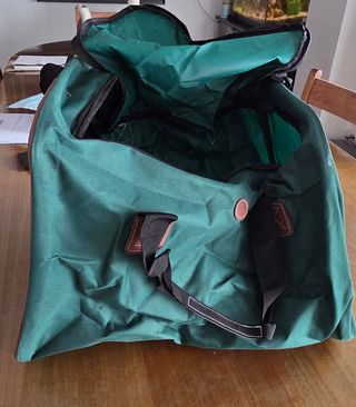 Set de bolsos de viaje verdes y marrones