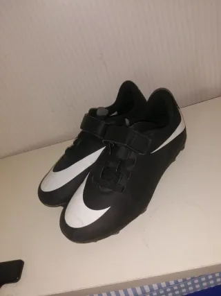 Botas de fútbol Nike negras niños Talla 35