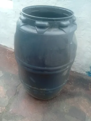 Bidón de plástico pa. ra agua 1/10de alto