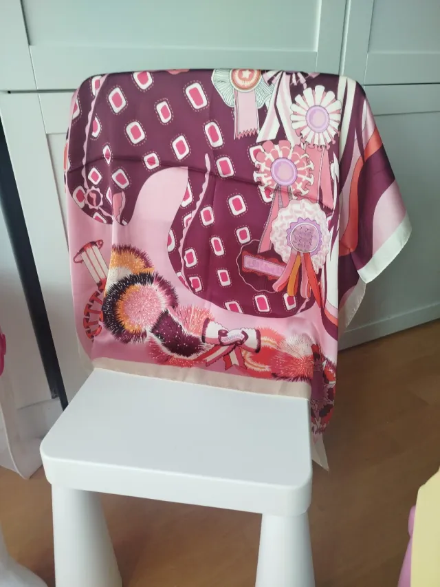 Pañuelo de raso estampado3€