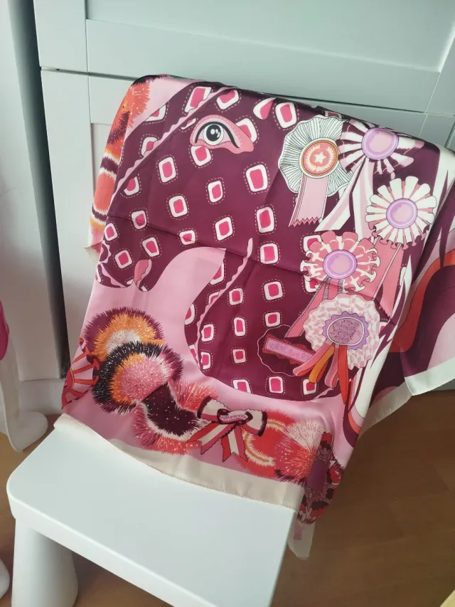 Pañuelo de raso estampado3€