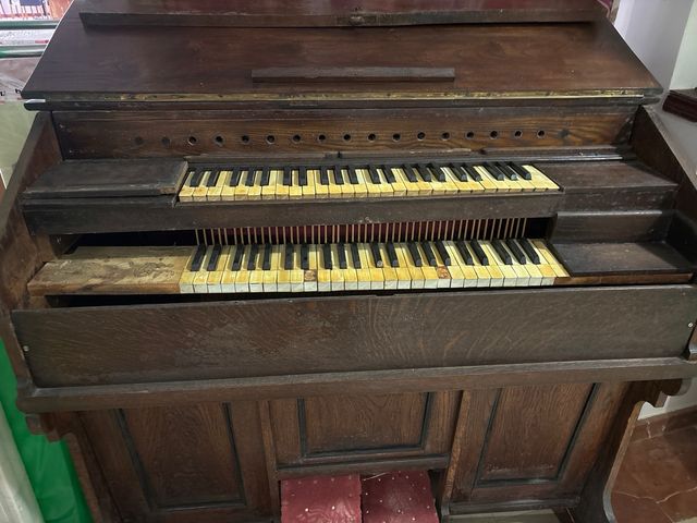 Piano antiguo madera años 40