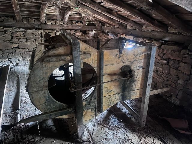 Trilladora y aventadora de madera