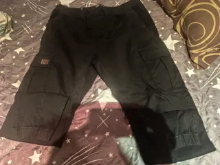 Pantalón cargo negro