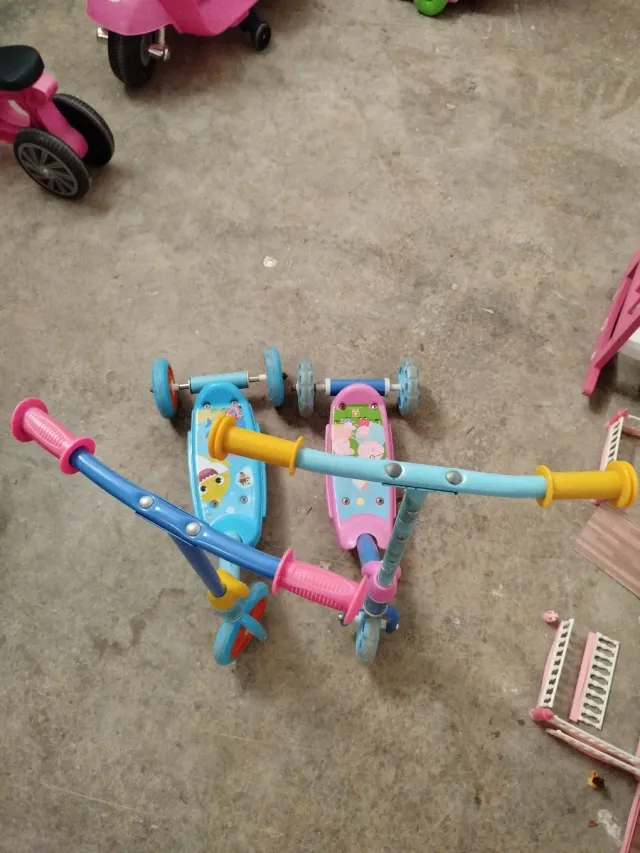 Patinete Pepa Pig y Baby Shark