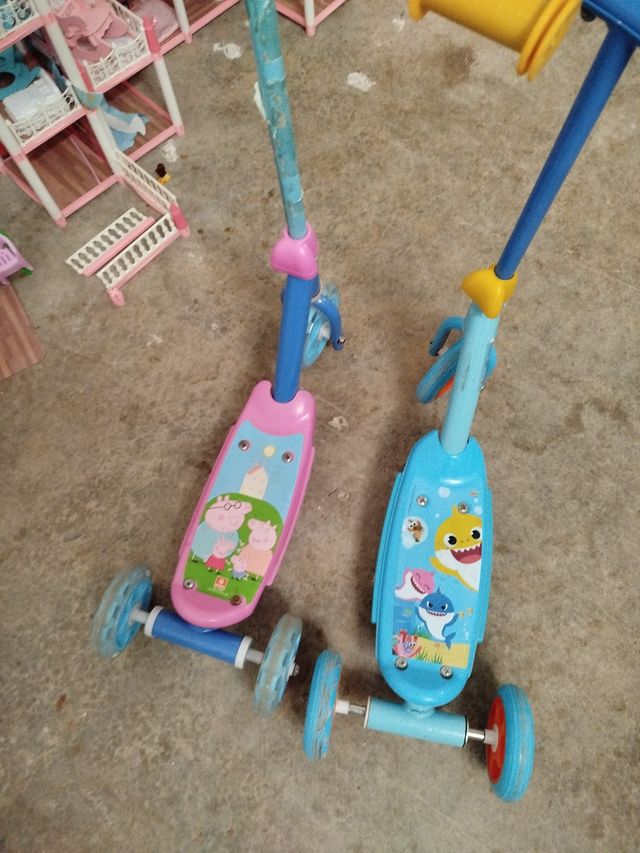 Patinete Pepa Pig y Baby Shark
