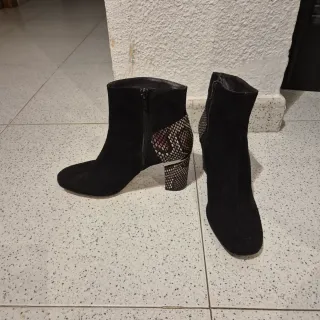 Botines tacón estampado serpiente / 153
