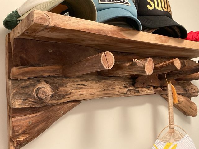 Perchero de madera rústico para pared