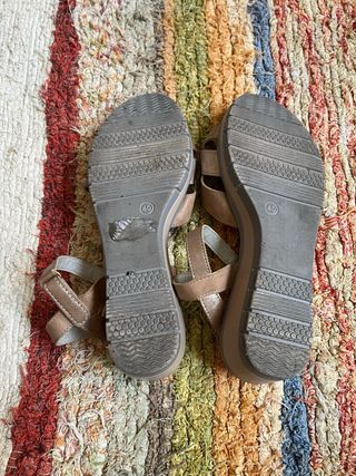 Sandalias doradas tiras cierre velcro talla 39
