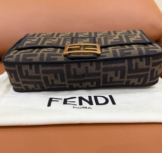 Borsa Fendi Baguette Medium FF Gold