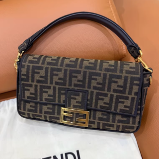 Borsa Fendi Baguette Medium FF Gold