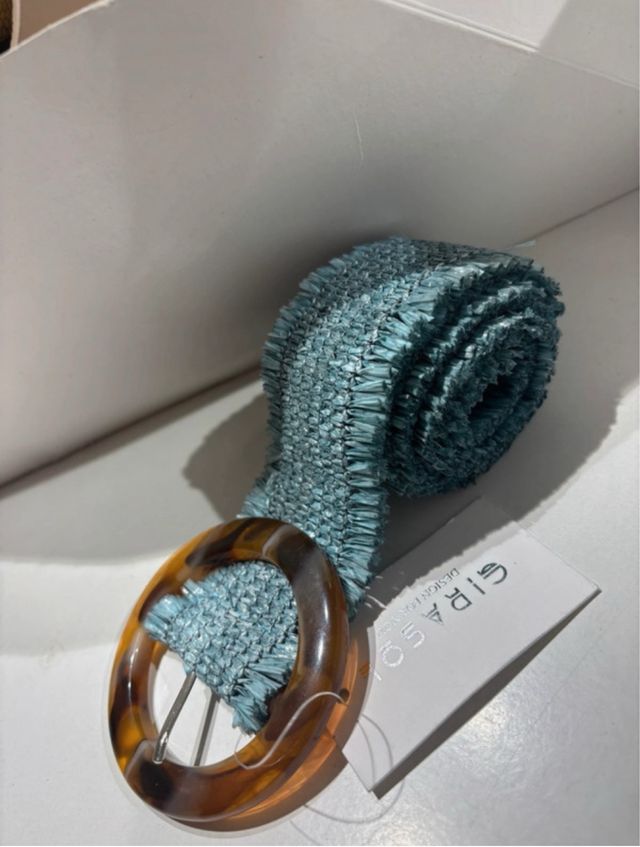 Cinturón de paja azul con hebilla