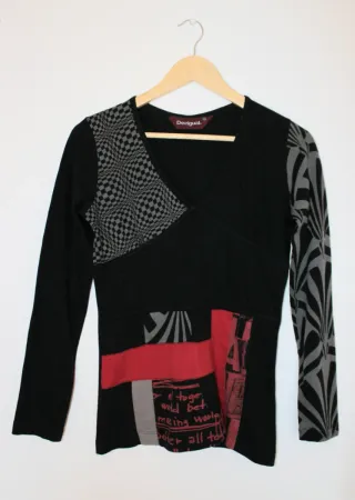 Camiseta Desigual Patchwork Negra y Roja