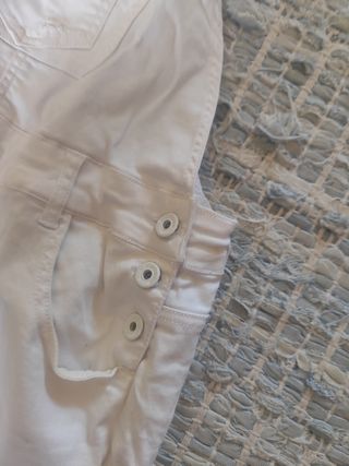 Peto vaquero blanco roto
