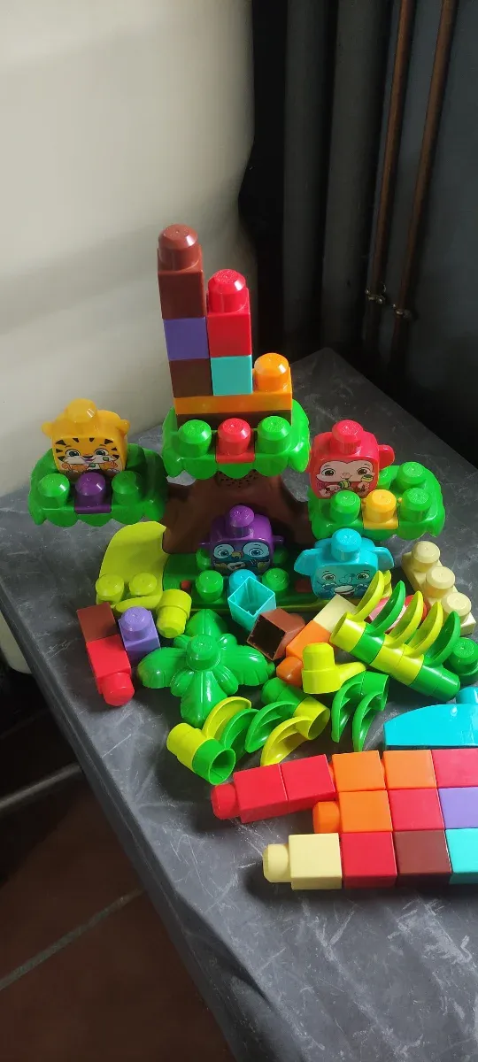 Mega Bloks Casa del Árbol con Animales