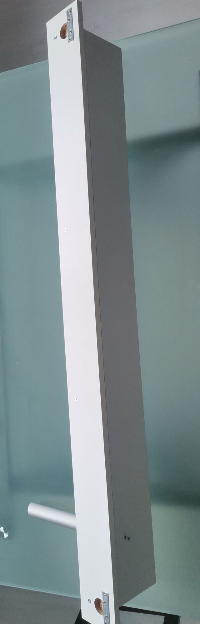 Estantería blanca y gris