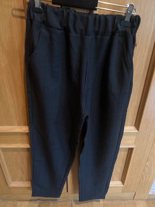 Pantalón negro de cuadros