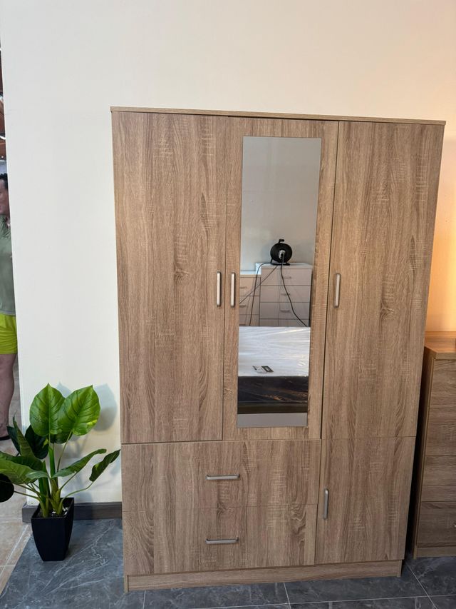 Armario 3 puertas con espejo y cajones