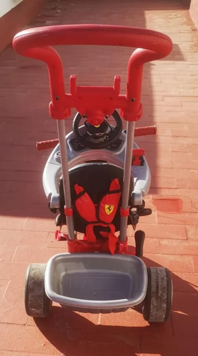 Triciclo Ferrari Rojo