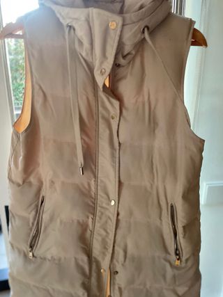 Chaleco largo plumífero Zara beige
