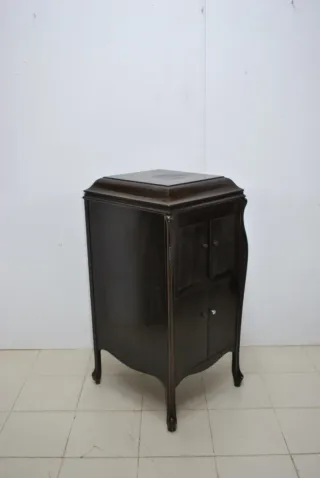 Antigua gramola con mueble Victrola