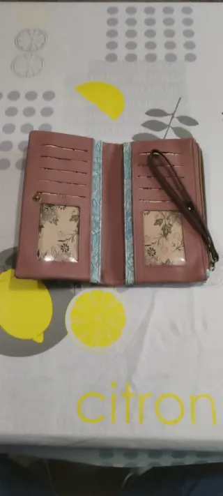 Cartera de mujer con diseño