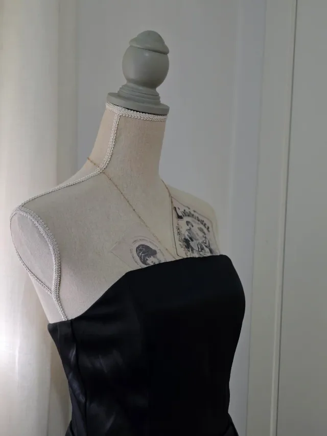 Vestido negro palabra de honor