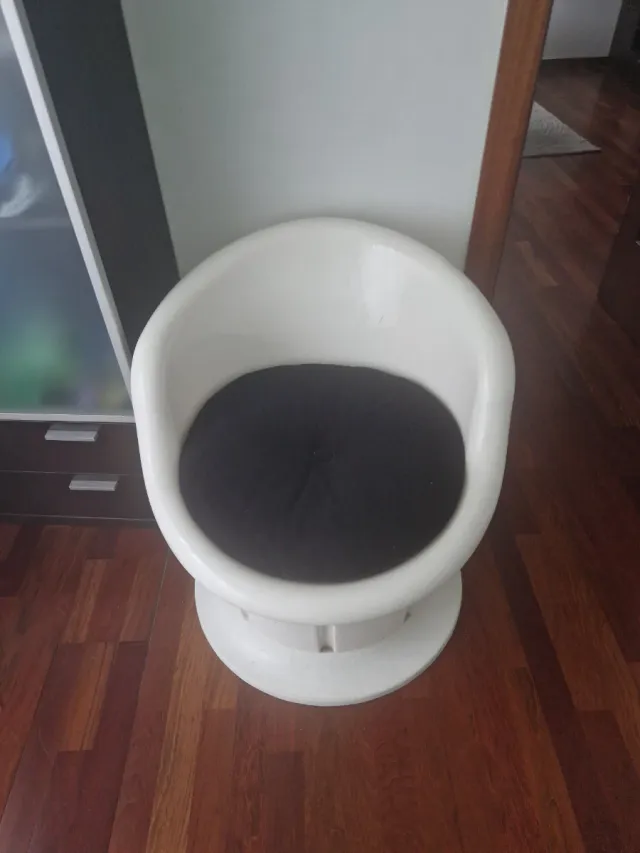 Butaca Ikea blanca y negra