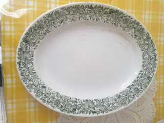 Fuente ovalada y platos