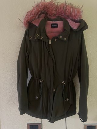Cappotto verde con cappuccio Stradivarius