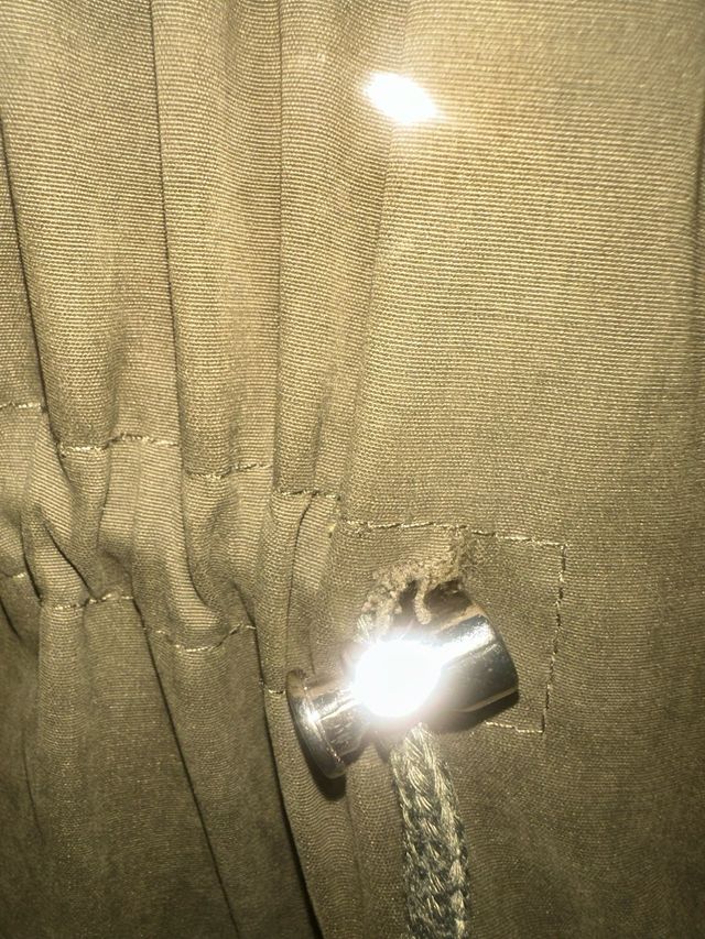 Abrigo verde Stradivarius con capucha