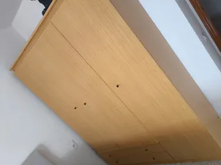 Armario de madera beige