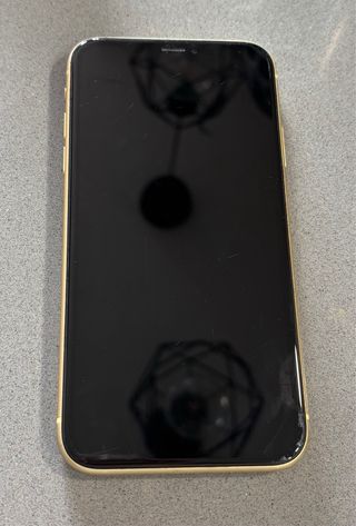 iPhone XR giallo