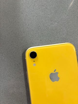 iPhone XR giallo