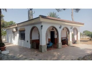 Chalet en venta en Carmona