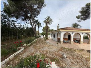 Chalet en venta en Carmona