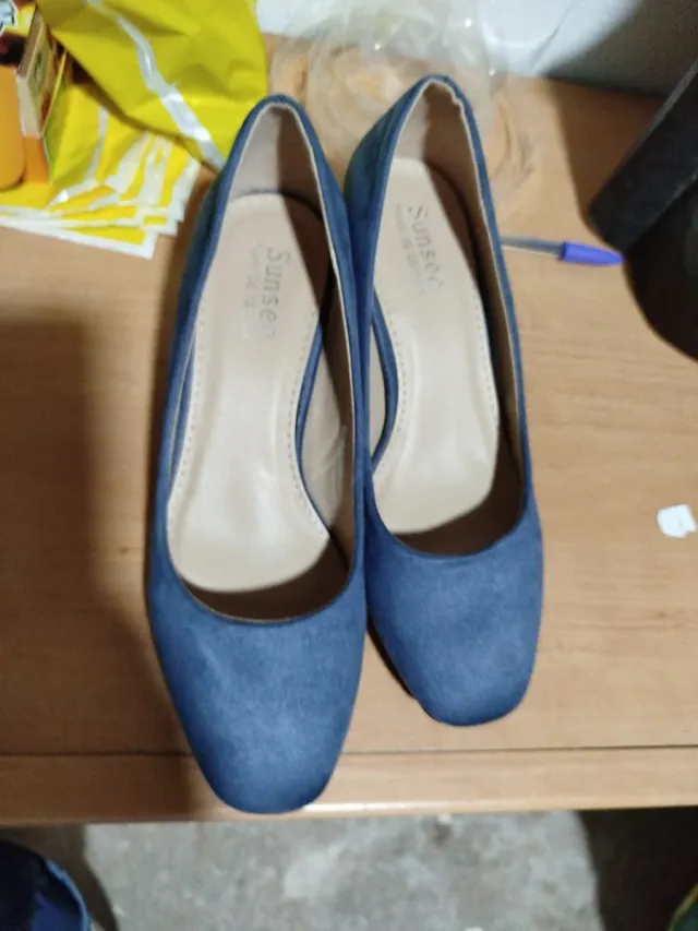 Zapatos de tacón azul sin estrenar