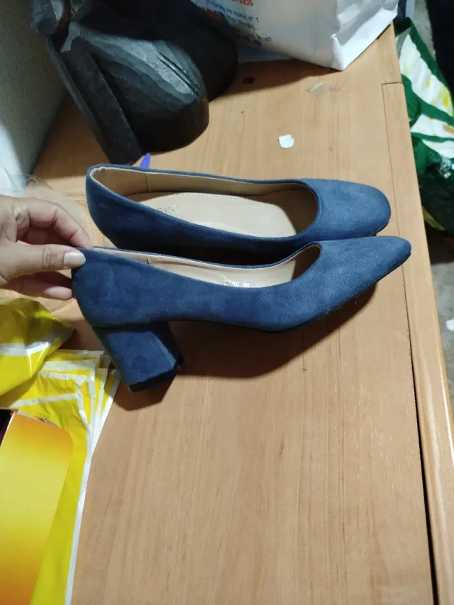 Zapatos de tacón azul sin estrenar