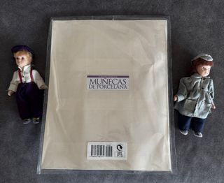 Muñecos de porcelana y miniatura de patinete