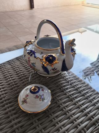 Tetera de porcelana pintada a mano