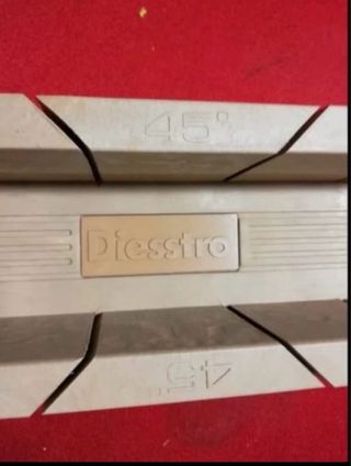 Ingleteadora Diesstro 45° y 90º