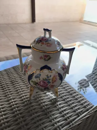 Caldero de porcelana pintado a mano