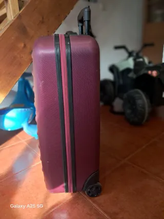 Maleta de viaje morada
