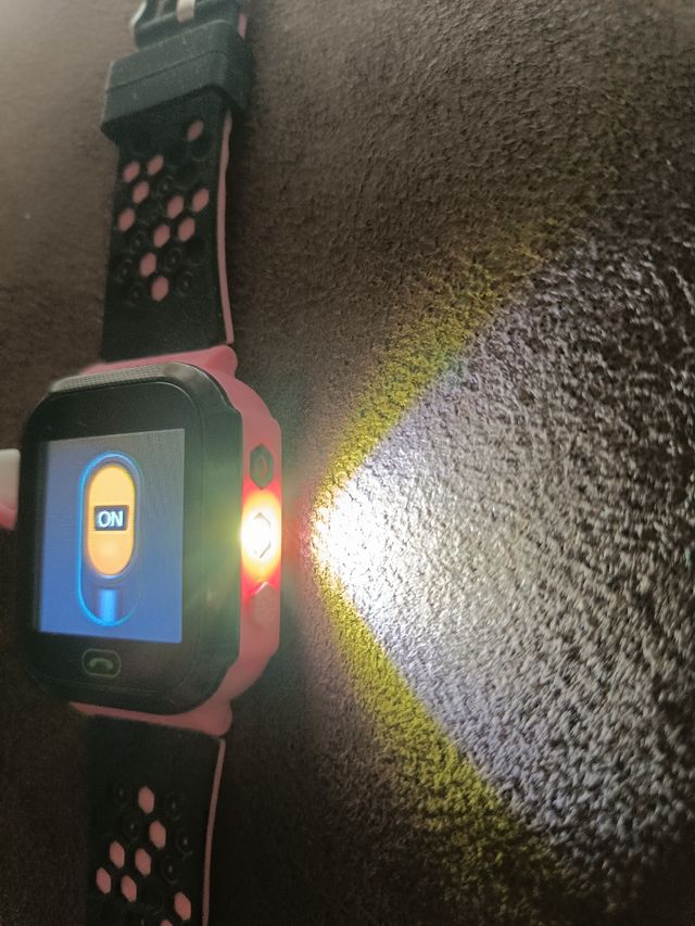 Reloj inteligente diseñado para niñas.