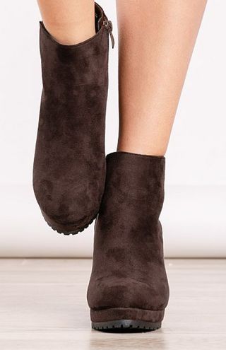 Botines de cuña marrones nuevos