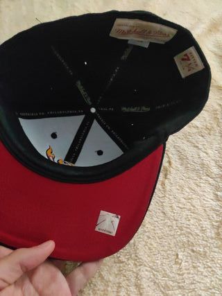 Gorra Miami Heat Negra y Roja
