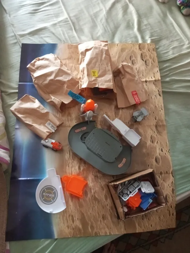 Juego de espacio con accesorios,venta en mano