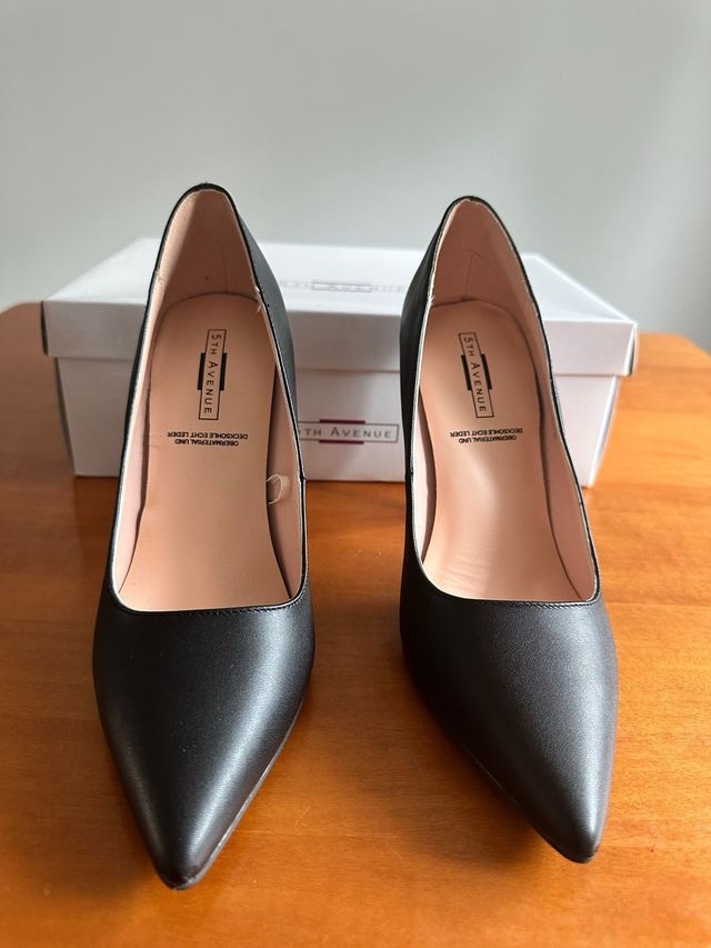 Stilettos negros de cuero