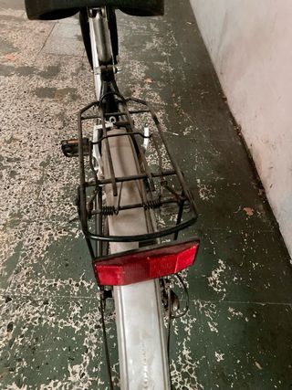 Bicicleta Paseo AMAT Negra con Cesta Ruedas Pincha