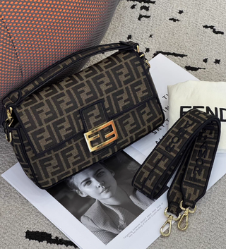 Bolso Fendi Baguette mediano clásico casi nuevo